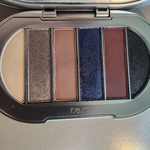 r.e.m. beauty Midnight Snack Eyeshadow Palette